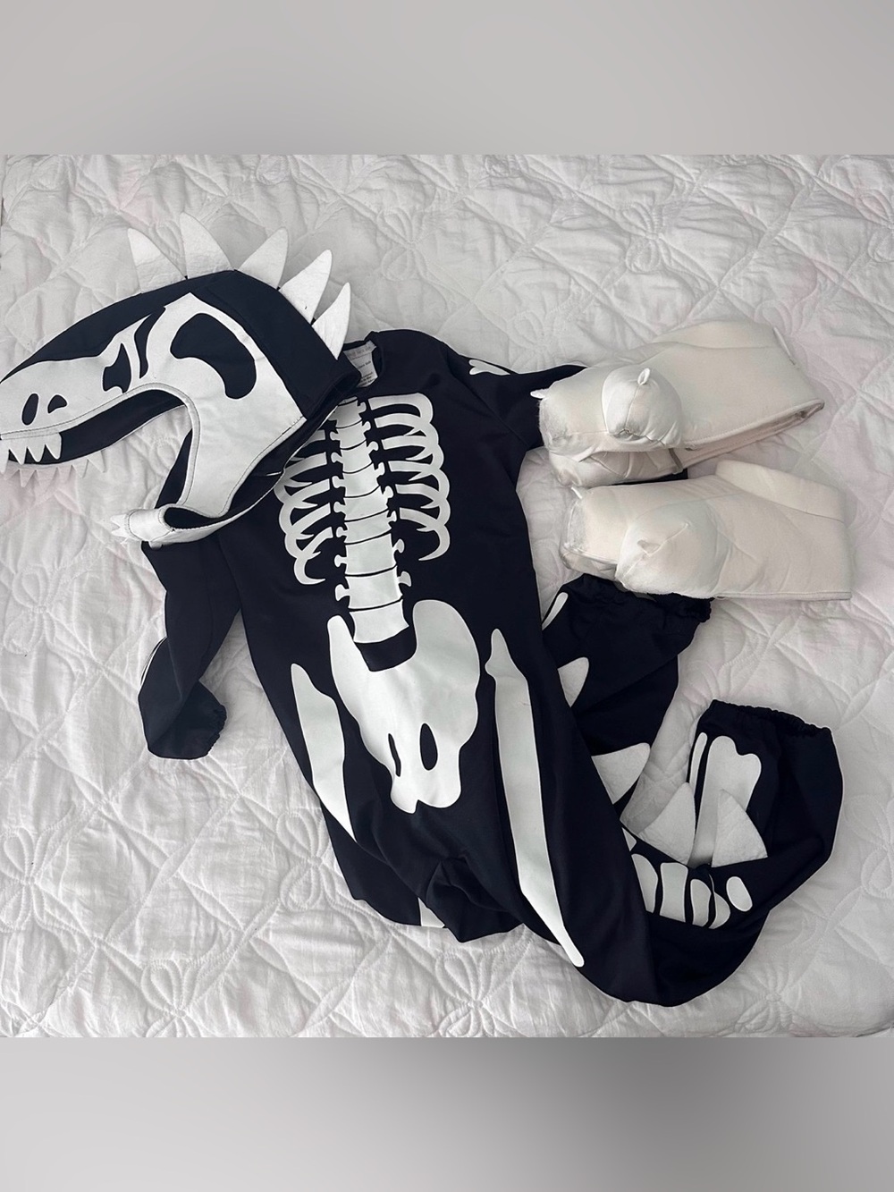 Pottery Barn Glow in the Dark Dinosaur Dino T-Rex Costume 7-8 Years